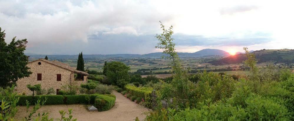Agriturismo Le Colombe Assisi Exterior photo